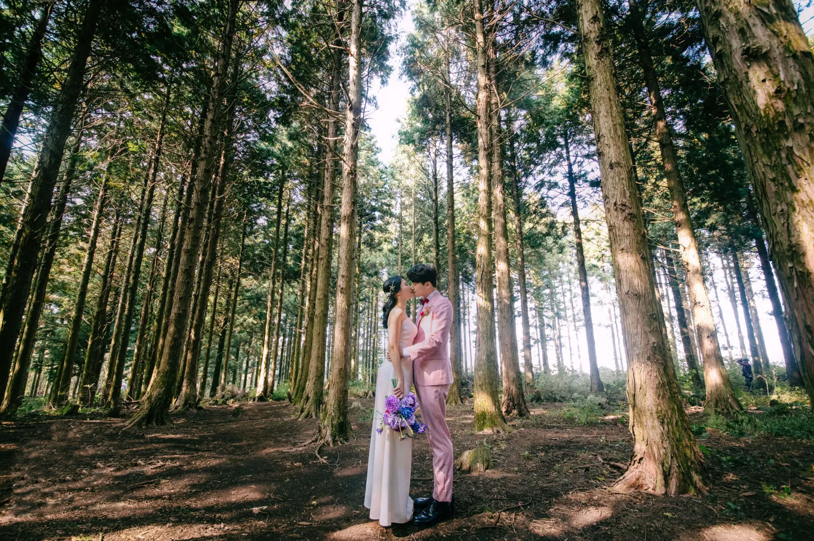 Korean prewedding photo of bride and groom in Jeju